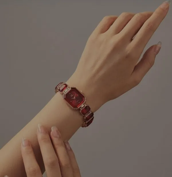 Elegant_Red_Crystal_Link_Watch