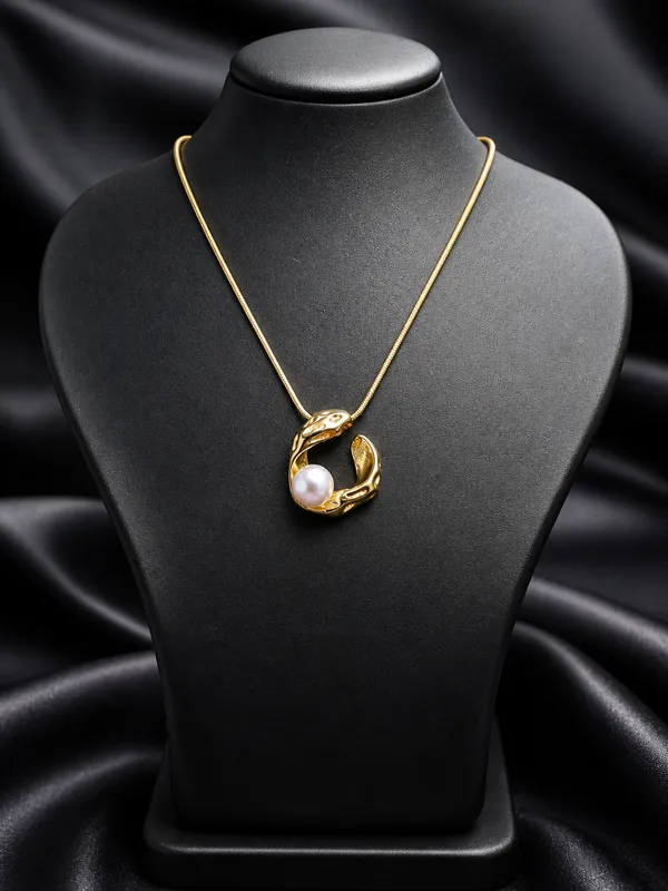 Golden_Pearl_Sculpt_Pendant_Necklace