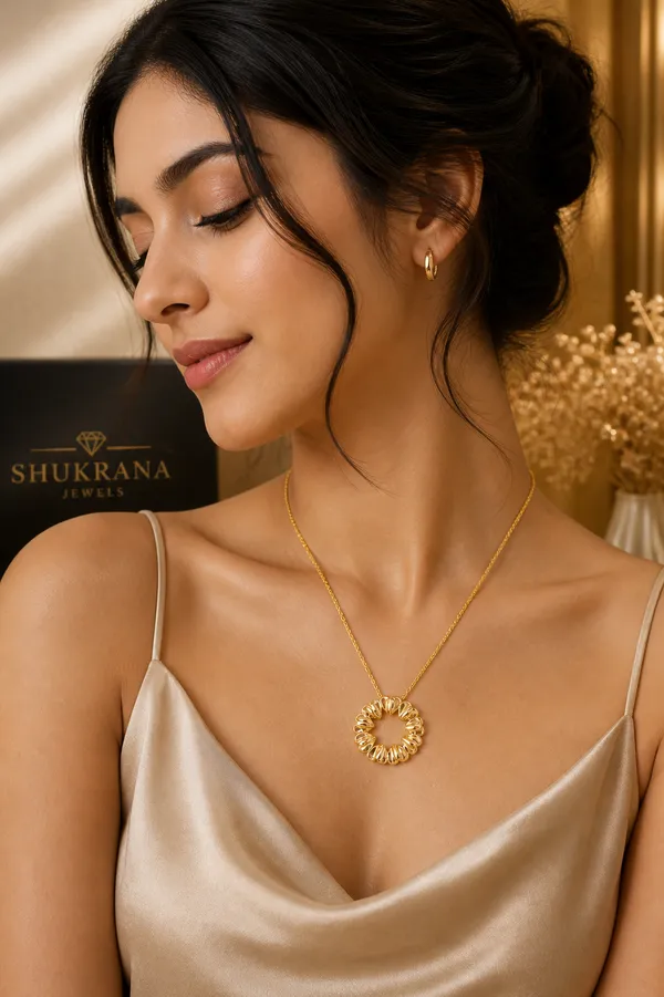 Golden_Halo_Pendant_Necklace