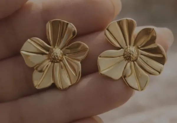 Gold_Tone_Floral_Stud_Earrings