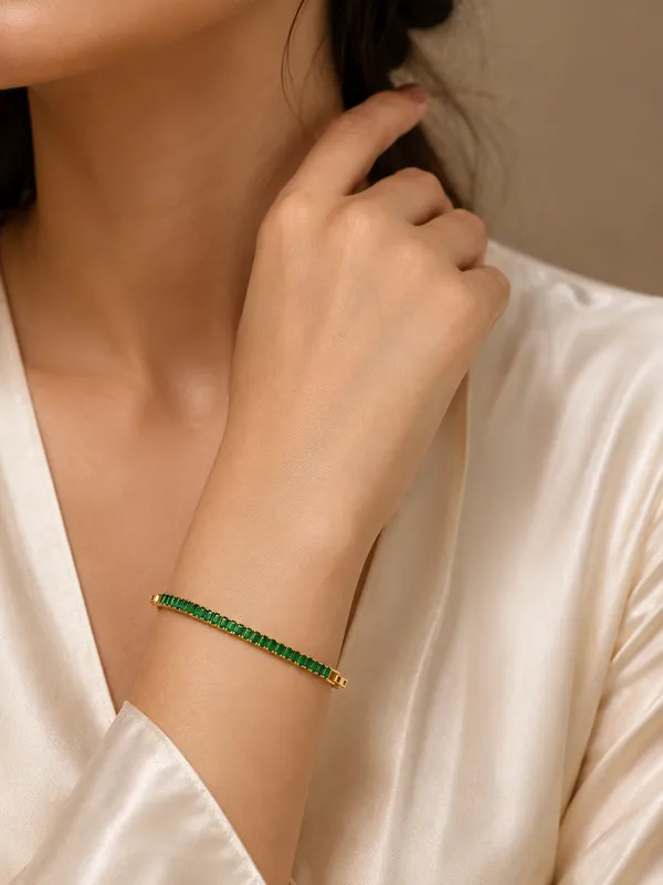 Elegant_Emerald_Green_Tennis_Bracelet