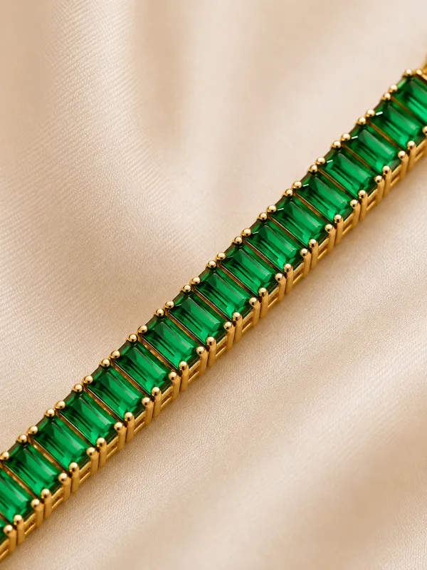 Elegant_Emerald_Green_Tennis_Bracelet