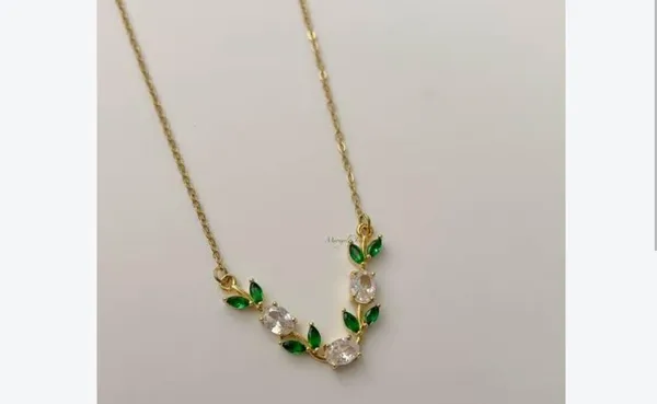 Emerald_Green_Leaf_Crystal_Necklace_–_Gold_Tone