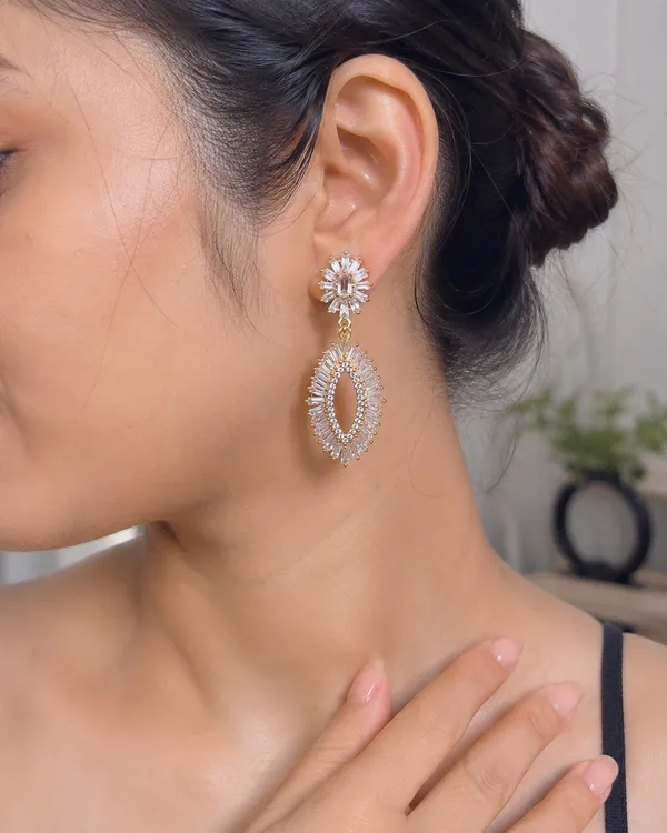Elegant_Crystal_Drop_Earrings_With_Floral_Stud_Design