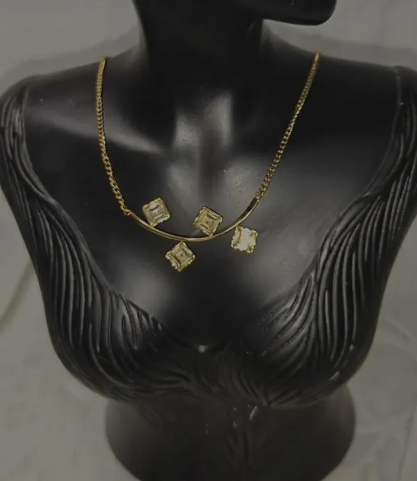 Elegant_Gold_Tone_Necklace_With_Sparkling_Crystal_Accents