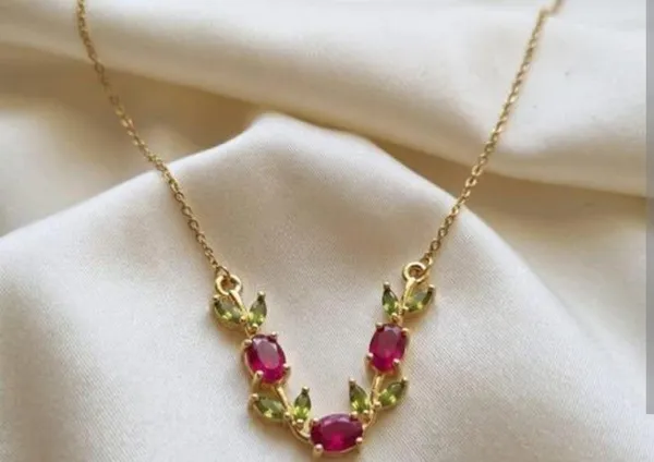 Red_&_Green_Floral_Vine_Tulip_Necklace