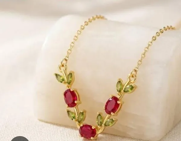 Red_&_Green_Floral_Vine_Tulip_Necklace