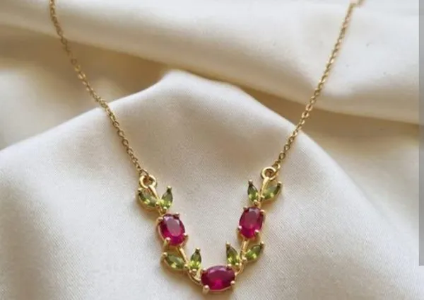 Red_&_Green_Floral_Vine_Tulip_Necklace