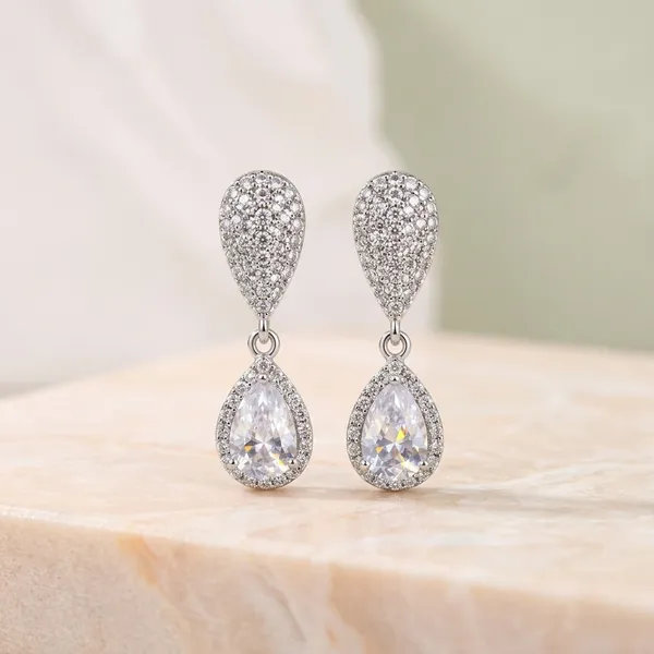 Sparkling_Teardrop_Dangle_Earrings