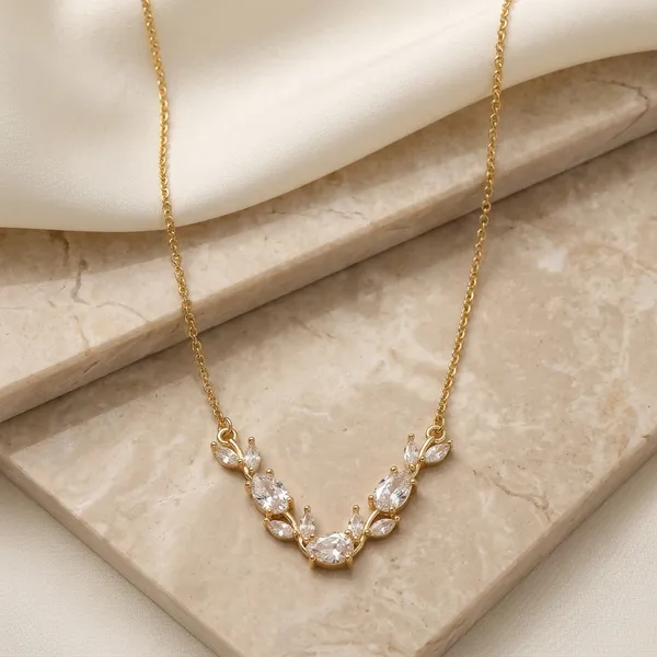 Gold_Toned_Leafy_Crystal_Pendant_Necklace_For_Women