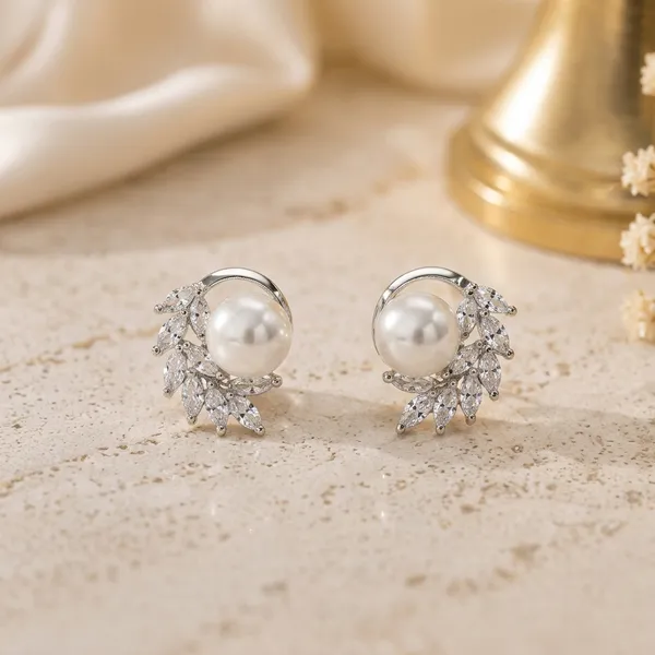 Elegant_Pearl_&_Crystal_Stud_Earrings