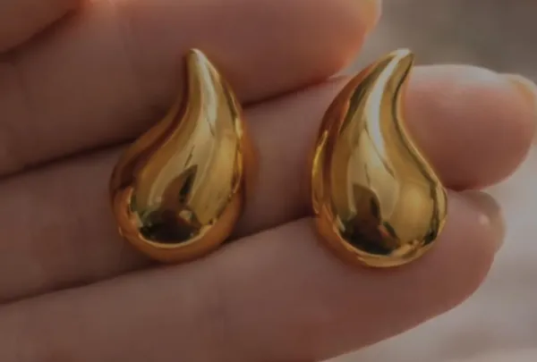 Gold_Teardrop_Earrings