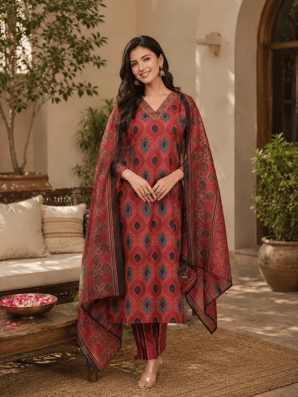 Maroon_Rayon_Blend_Ethnic_Motifs_Printed_Straight_Kurta_Trousers_With_Dupatta