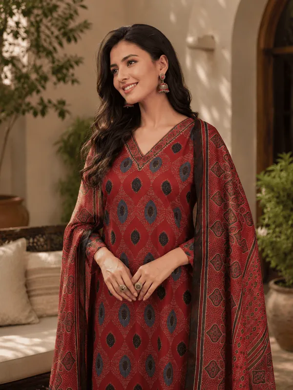 Maroon_Rayon_Blend_Ethnic_Motifs_Printed_Straight_Kurta_Trousers_With_Dupatta