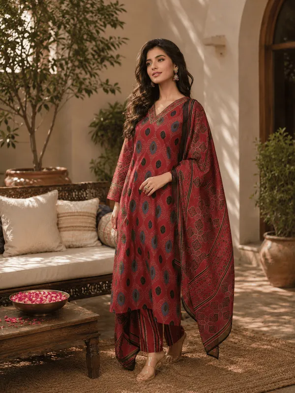 Maroon_Rayon_Blend_Ethnic_Motifs_Printed_Straight_Kurta_Trousers_With_Dupatta