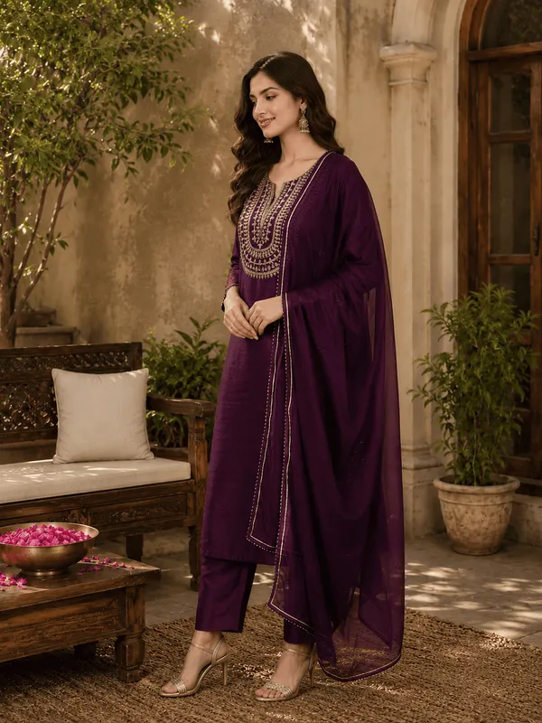Silk_Blend_Purple_Embroidered_Straight_Kurta_Pant_With_Dupatta