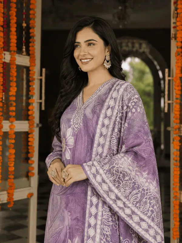 Lavender_Viscose_Rayon_Floral_Printed_Straight_Kurta_Trousers_With_Dupatta