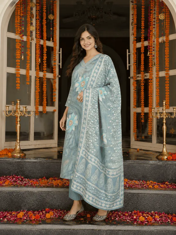 Blue_Viscose_Rayon_Floral_Printed_Straight_Kurta_Trousers_With_Dupatta