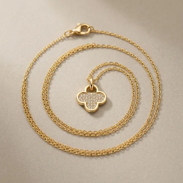 Gold_Toned_Clover_Pendant_Necklace_With_Crystal_Embellishments