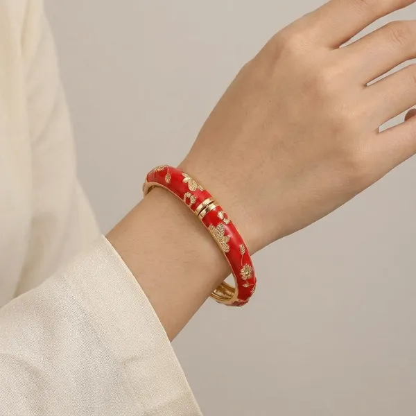 Traditional_Red_Enamel_Bangle_With_Golden_Floral_Design