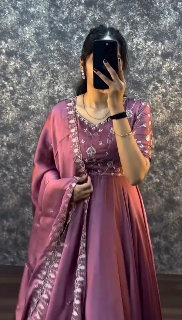 Avin_chinnon_gown_set_