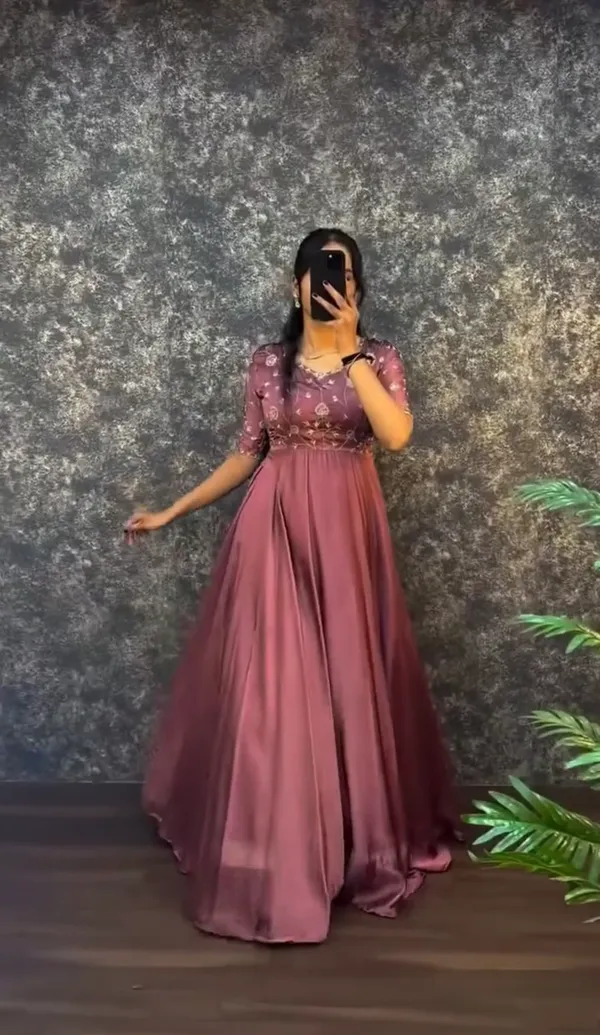 Avin_chinnon_gown_set_