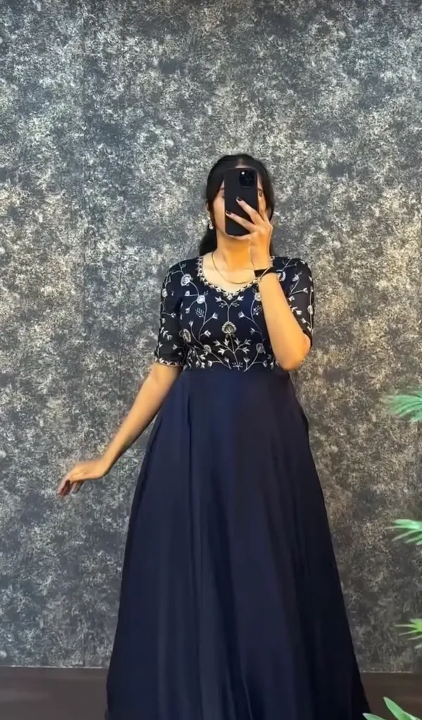 Avin_chinnon_gown_set_