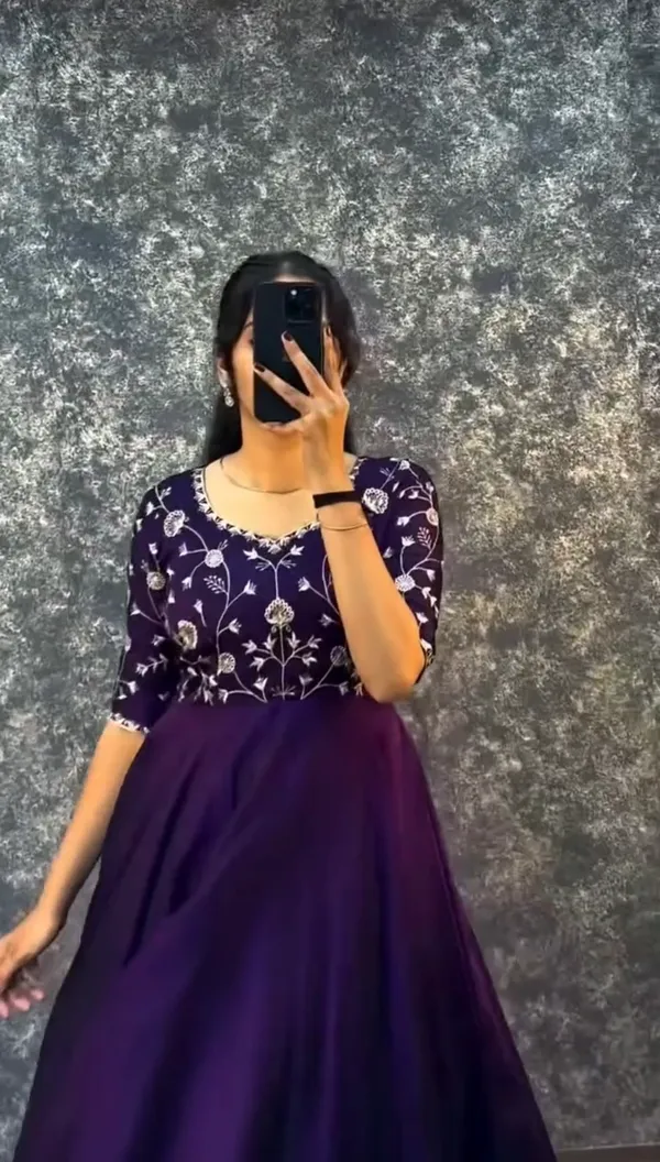 Avin_chinnon_gown_set_