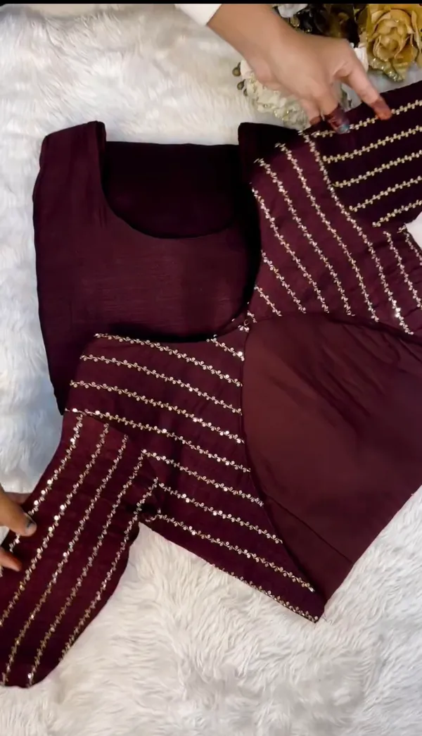 DIXA_KOTI_WITH_GOWN