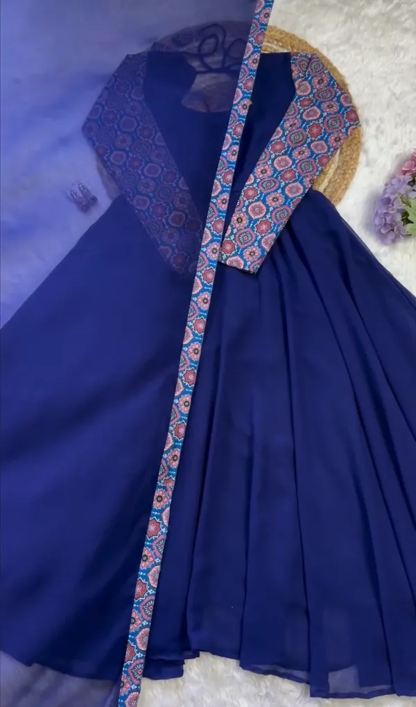 Royal_Flare_Anarkali_Set
