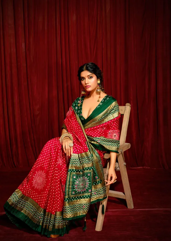 Red_Green_Velvet_Tussar_Silk_Bandhani_Zari_Border_Saree_For_Women