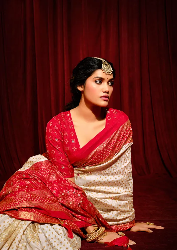 Off_White_Velvet_Tussar_Silk_Red_Border_Gold_Zari_Saree_For_Women