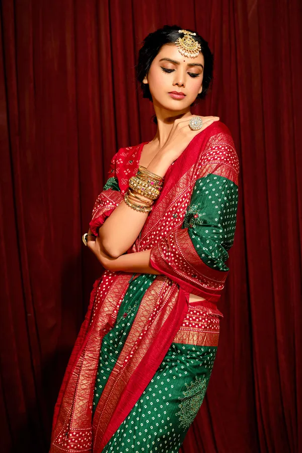 Green_Red_Velvet_Tussar_Silk_Bandhani_Zari_Border_Saree_For_Women