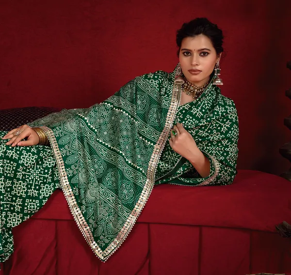 Green_Gold_Velvet_Tussar_Silk_Bandhani_Gotta_Patti_Saree_For_Women