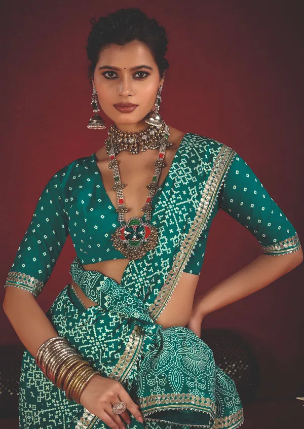 Green_Velvet_Tussar_Silk_Bandhani_Print_Gotta_Patti_Saree_For_Women