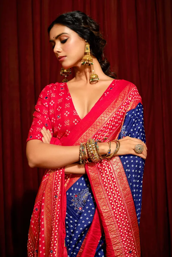 Blue_Red_Velvet_Tussar_Silk_Bandhani_Golden_Border_Saree_For_Women