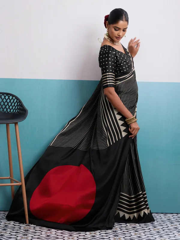 Black_Modal_Silk_Stripe_Print_Red_Pallu_Saree_For_Women