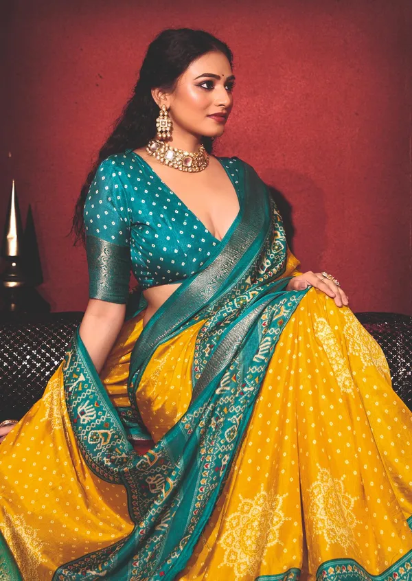 Yellow_Teal_Dola_Jacquard_Patola_Bandhej_Zari_Saree_For_Women