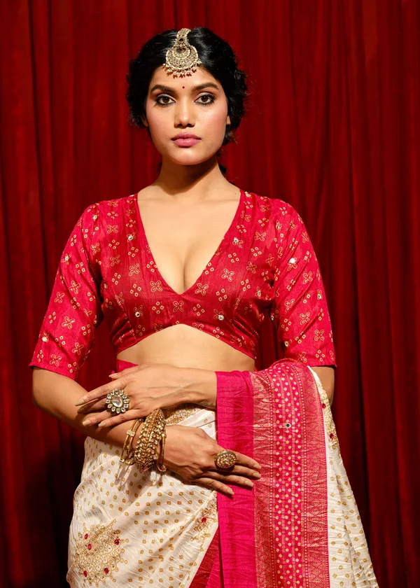 Off_White_Velvet_Tussar_Silk_Red_Border_Gold_Zari_Saree_For_Women