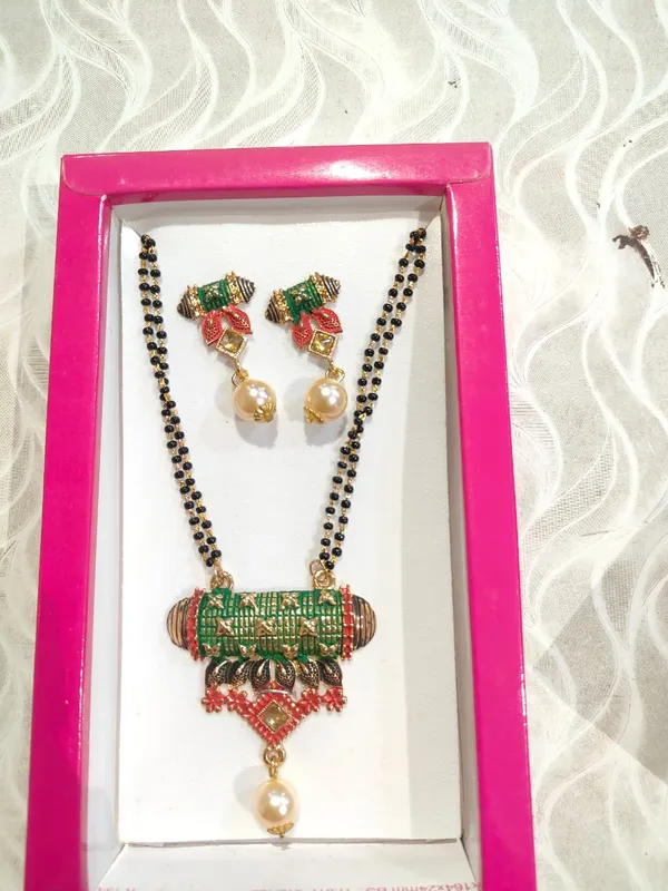 Gold_Red_Green_Beaded_Necklace_Set_With_Earrings_For_Women