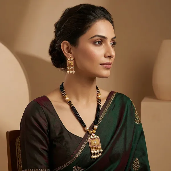 Gold_Black_Kundan_Beaded_Pendant_Necklace_Set_For_Women