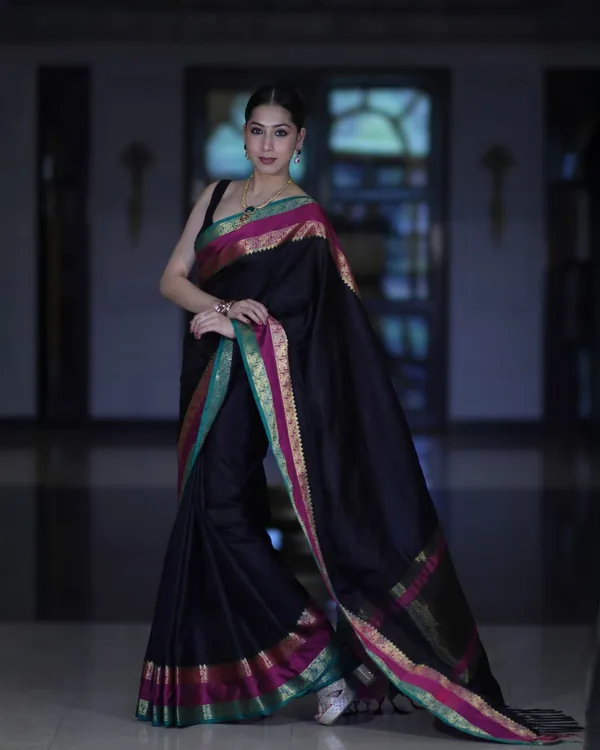 Ganga_Jamuna_Semi_Katan_Banarsi_Saree-BLACK