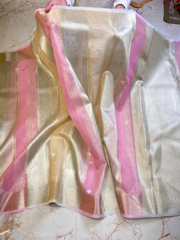 Kiara_adwani_rangkat_banarsi_saree-PINK_GOLDEN