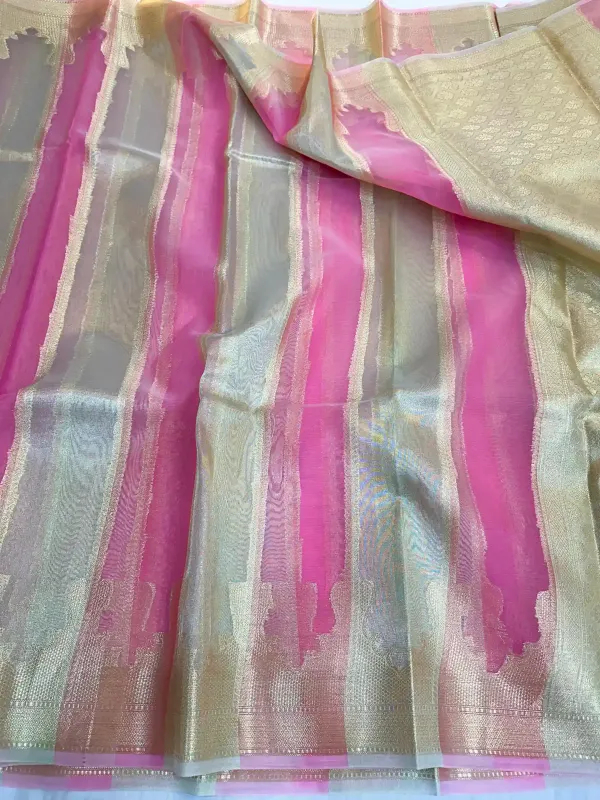 Kiara_adwani_rangkat_banarsi_saree-PINK_GOLDEN