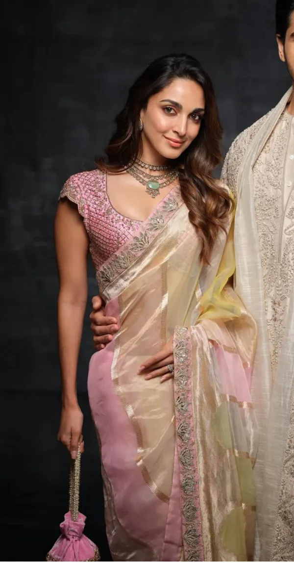 Kiara_adwani_rangkat_banarsi_saree-PINK_YELLOW