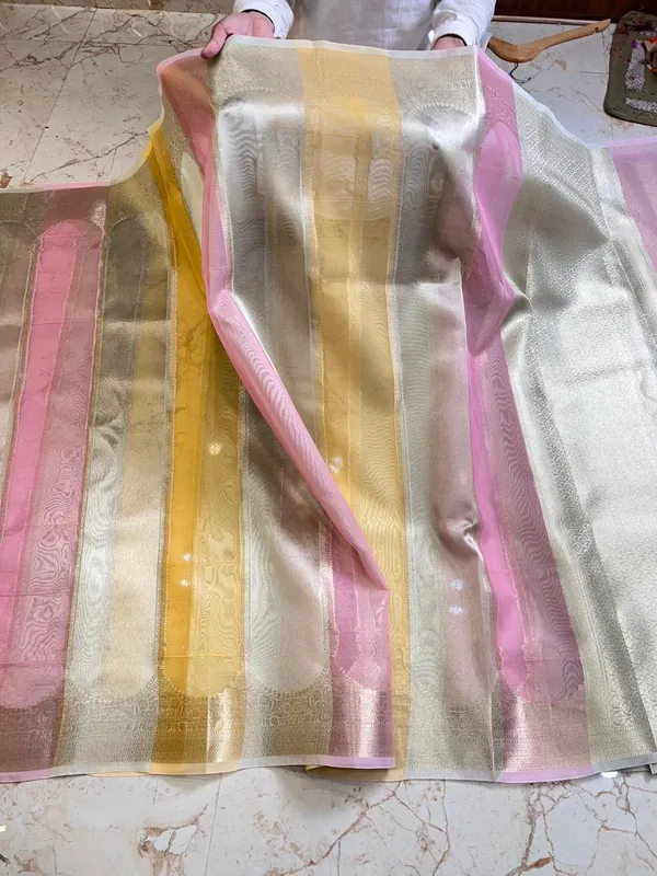Kiara_adwani_rangkat_banarsi_saree-PINK_YELLOW