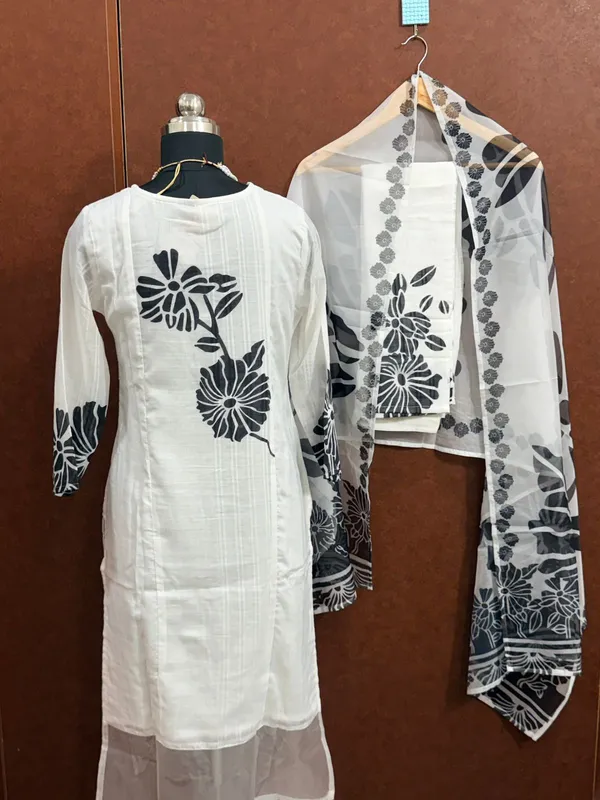 White_Mul_Cotton_Floral_Embroidered_Kurta_Set_For_Women