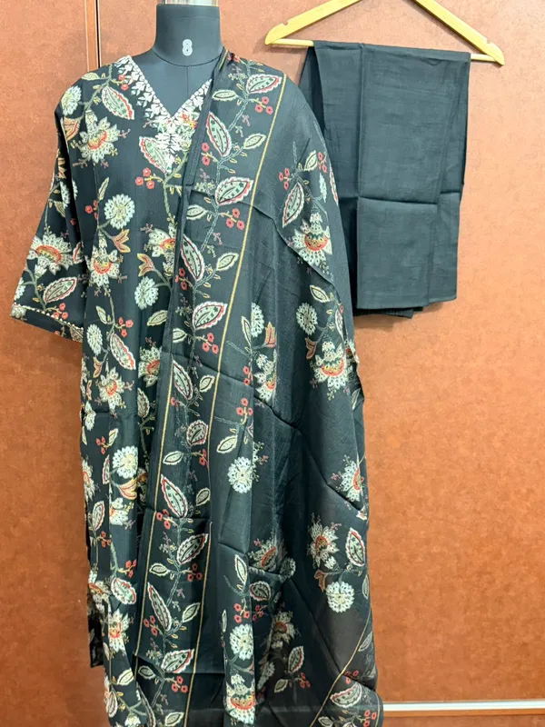 Black_Silk_Floral_Print_Kurta_Set_With_Dupatta_For_Women
