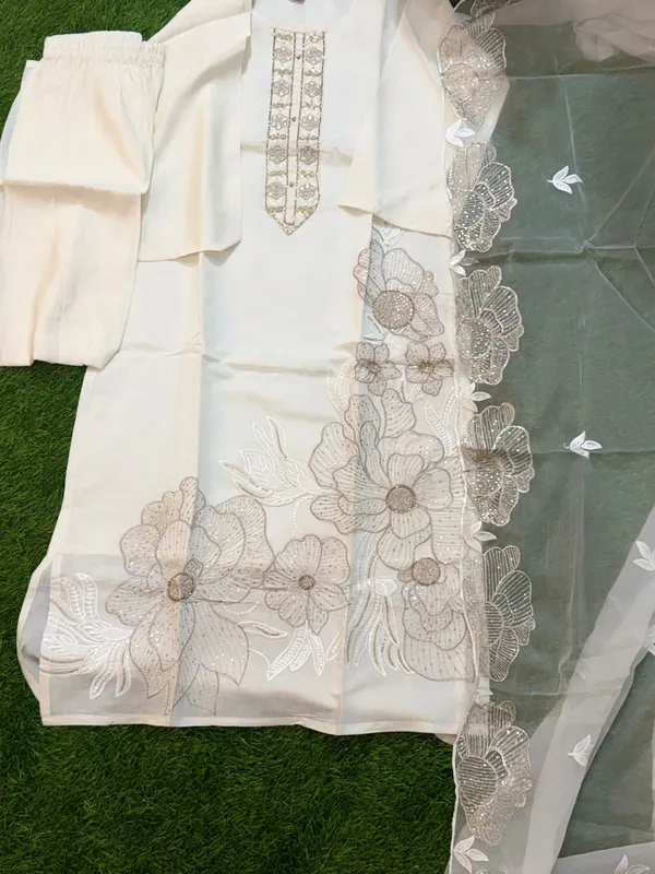 White_Floral_Embroidered_Unstitched_Suit_Set_For_Women