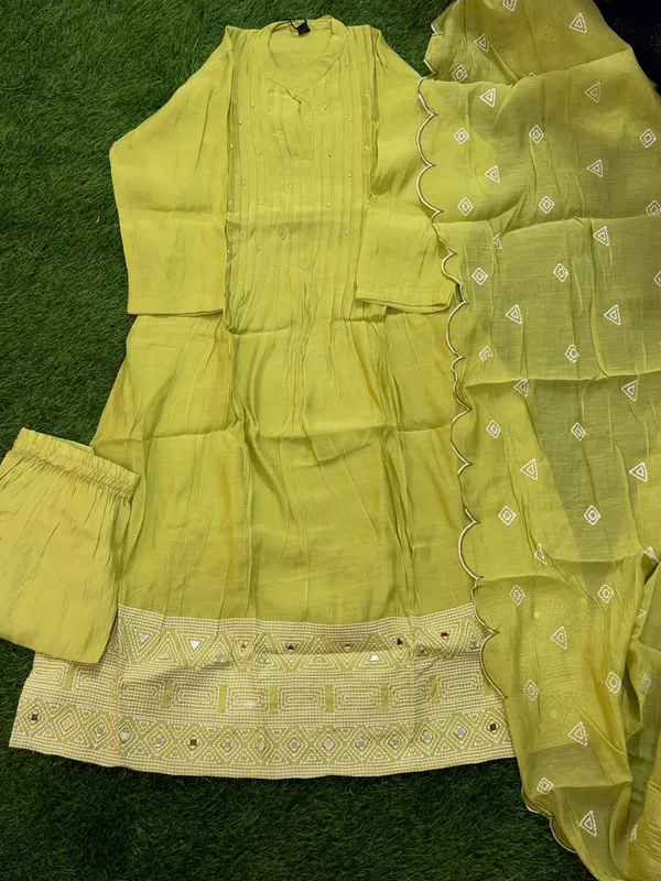 Green_Chanderi_Embroidered_Kurta_Set_For_Women